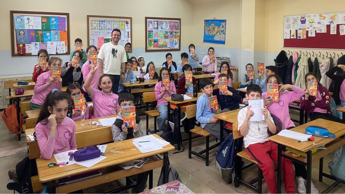 Eğitimci Yazar Caner Sarıoğlu 4/B Sınıfımız İle Okulumuzda Söyleşi Yaptı