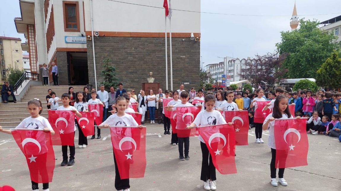 19 Mayıs Atatürk'ü Anma, Gençlik ve Spor Bayramımızı Okulumuzda Düzenlediğimiz Törenle Kutladık